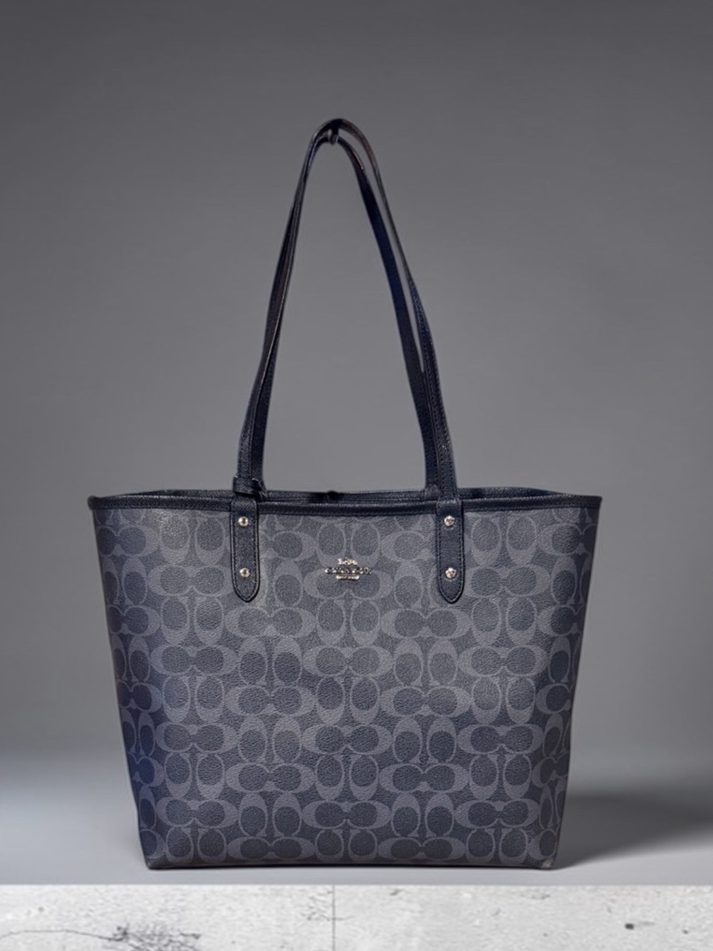 Coach Reversible City Tote in Signature Canvas Style F58293 - Picture 2 of 10